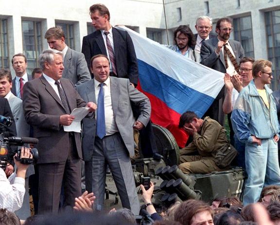 Знаменитое выступление Ельцина на крыше танка (август 1991)